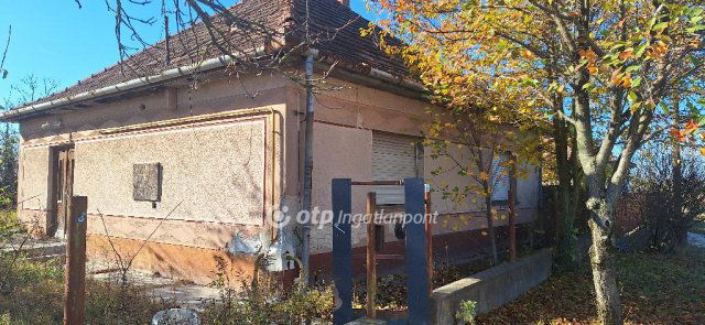 Eladó családi ház, Akasztón 13.9 M Ft, 3 szobás