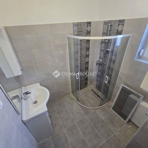 Eladó téglalakás, Lajosmizsén 49.9 M Ft, 2 szobás