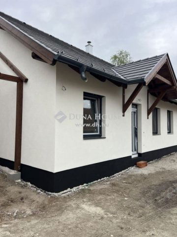 Eladó ikerház, Tápiószecsőn 74.9 M Ft, 4 szobás