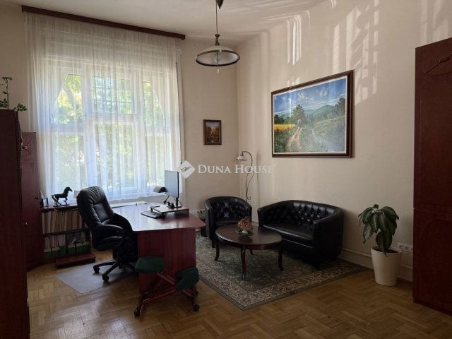 Eladó téglalakás, Székesfehérvárott 169.9 M Ft, 5 szobás