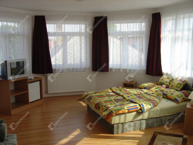 Eladó családi ház, Hajdúszoboszlón 225 M Ft, 10 szobás