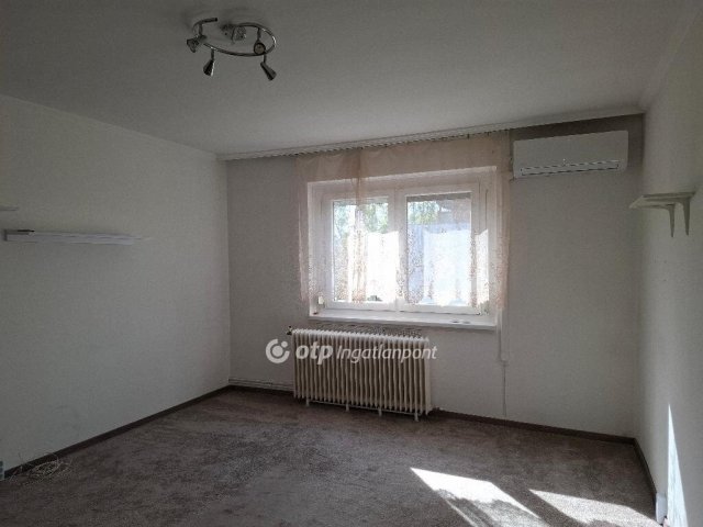 Eladó panellakás, Békéscsabán 29.9 M Ft, 2 szobás