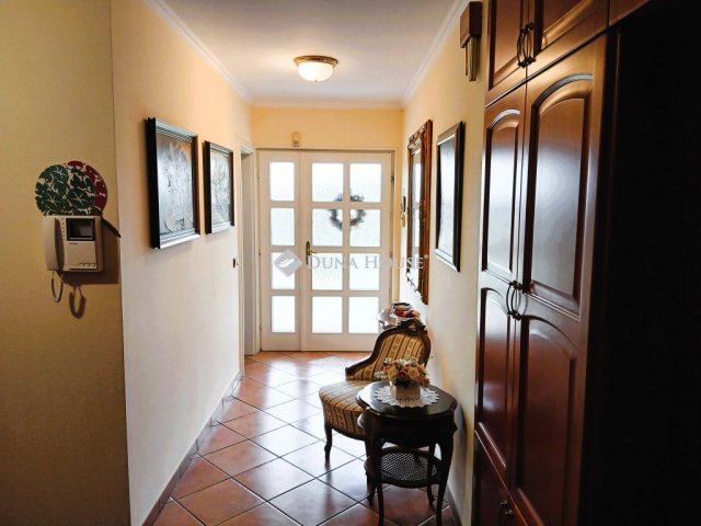 Eladó családi ház, Esztergomban, Visegrádi úton 217.385 M Ft