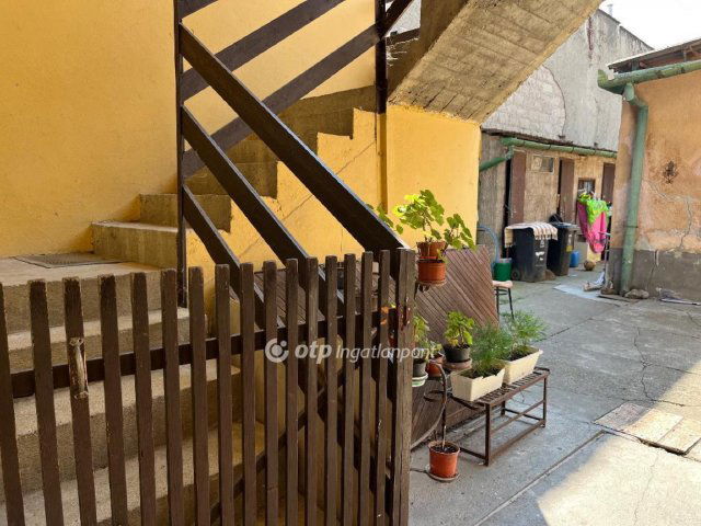 Eladó téglalakás, Egerben 33 M Ft, 2 szobás