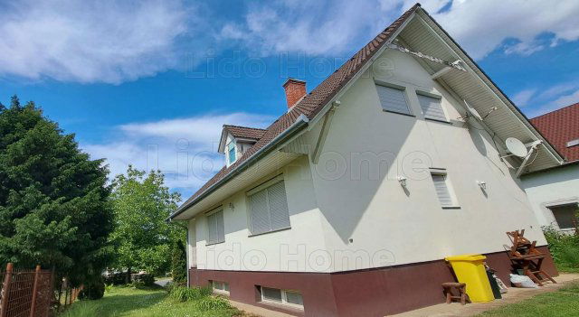 Eladó családi ház, Balatonszemesen 165 M Ft, 7 szobás