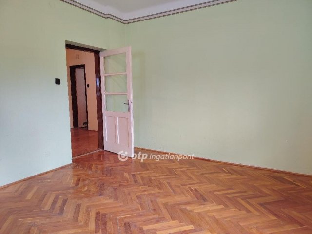 Eladó családi ház, Kisújszálláson 29.99 M Ft, 4+1 szobás