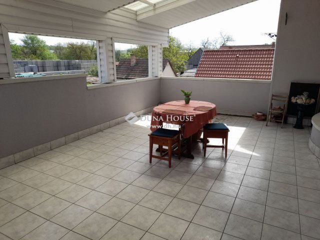 Eladó családi ház, Veresegyházon 220 M Ft, 6 szobás