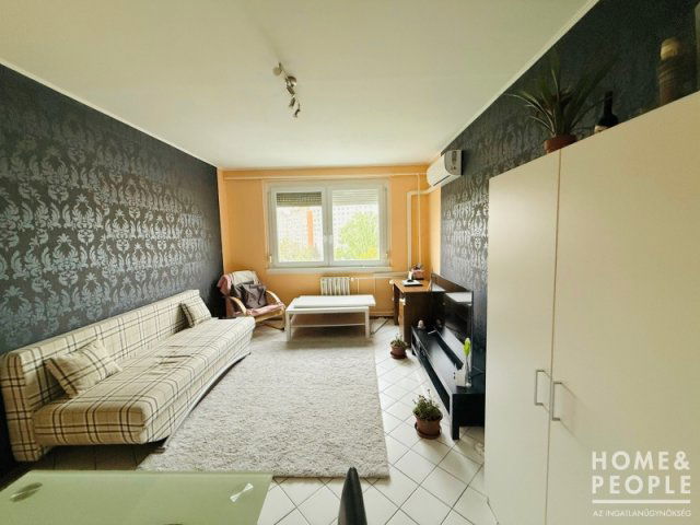 Eladó téglalakás, Szegeden 41.9 M Ft, 2 szobás