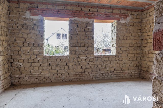 Eladó családi ház, Újirázon 68.8 M Ft, 7 szobás