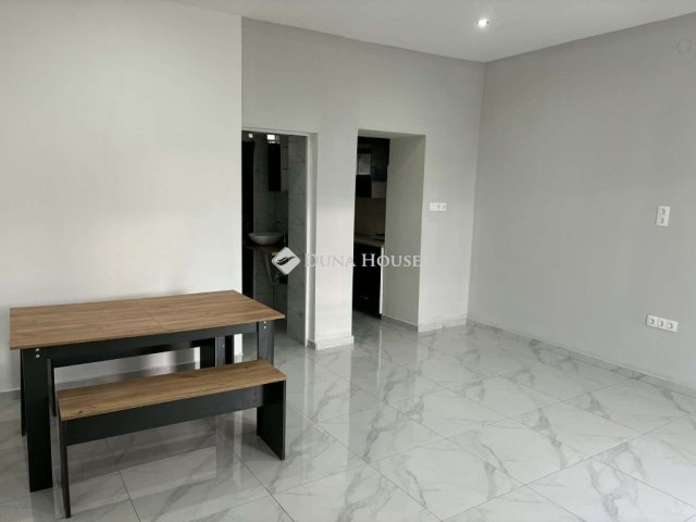 Eladó családi ház, Enyingen 49.99 M Ft, 5 szobás