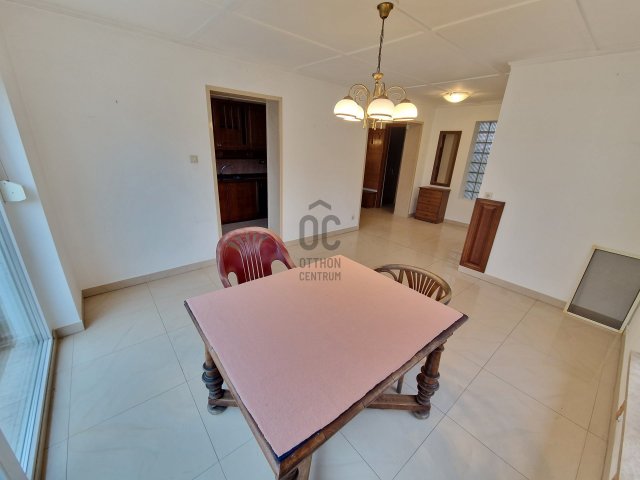 Eladó családi ház, Tatán 119 M Ft, 5 szobás