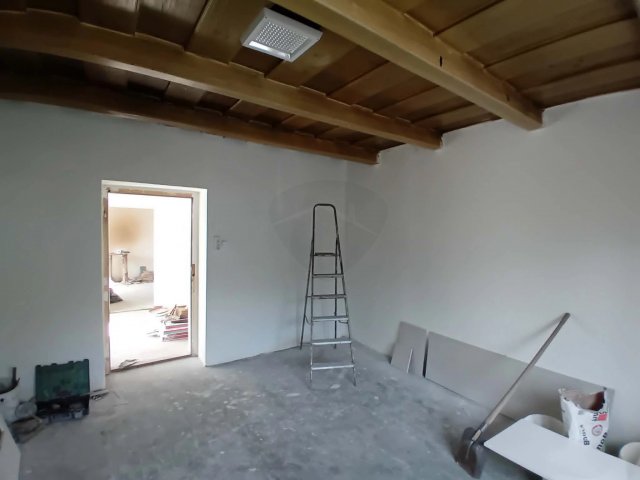 Eladó családi ház, Apcon 10 M Ft, 2 szobás