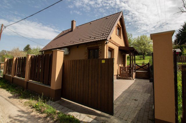 Eladó családi ház, Tatabányán 66.5 M Ft, 1+1 szobás
