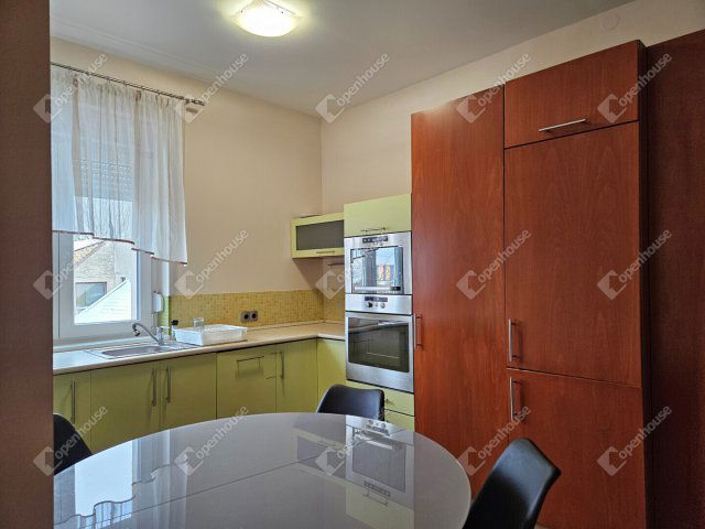 Kiadó téglalakás, albérlet, Győrött 200 E Ft / hó, 3 szobás