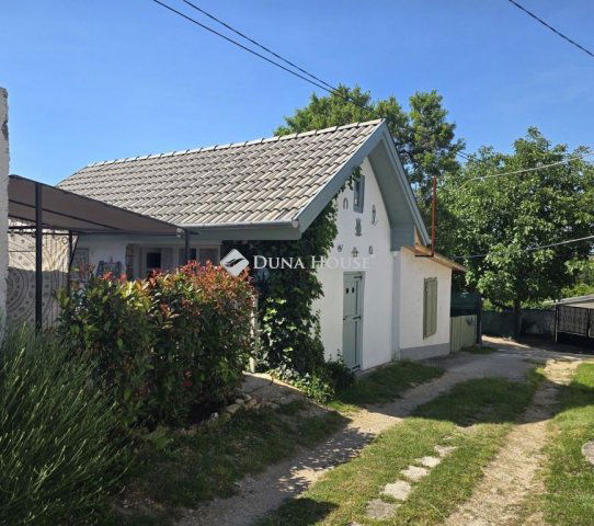 Eladó családi ház, Csopakon 89.9 M Ft, 2 szobás