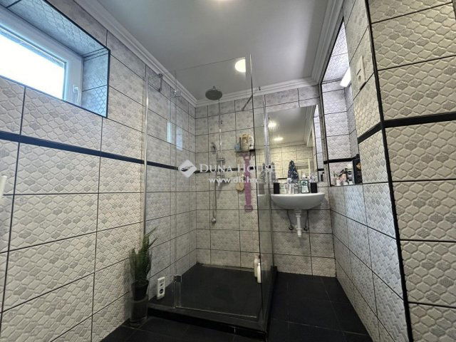 Eladó családi ház, Vecsésen 85 M Ft, 4 szobás
