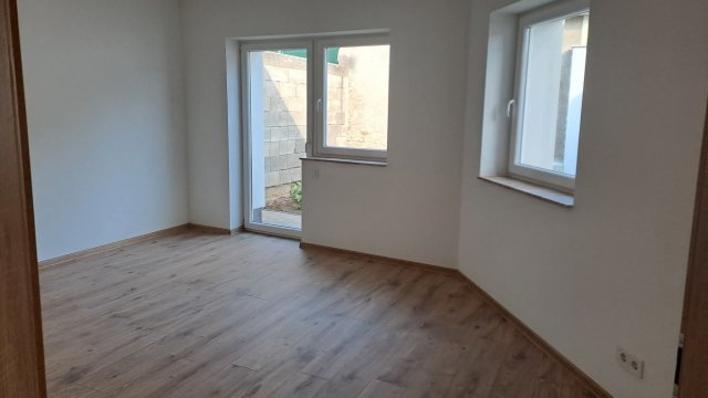 Eladó családi ház, Nyergesújfaluban 79.9 M Ft, 4 szobás