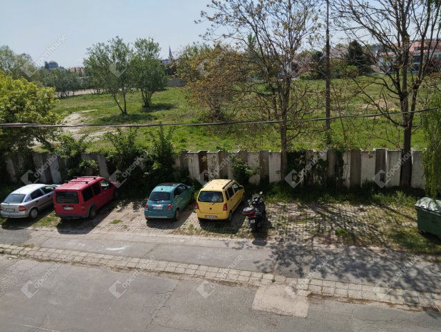Eladó téglalakás, Győrött 30 M Ft, 1 szobás