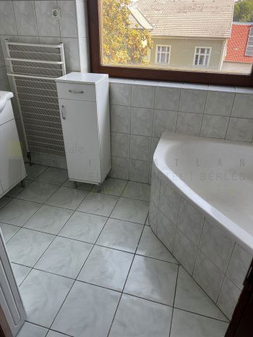 Kiadó téglalakás, albérlet, Szegeden, Batthyány utcában