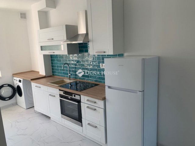 Eladó téglalakás, Tatán 68 M Ft, 3 szobás