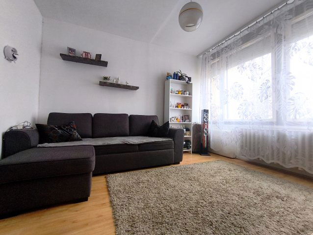 Eladó panellakás, Dombóváron, Hunyadi téren 31.9 M Ft, 2 szobás