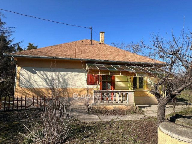 Eladó családi ház, Bugyin 43.5 M Ft, 2 szobás