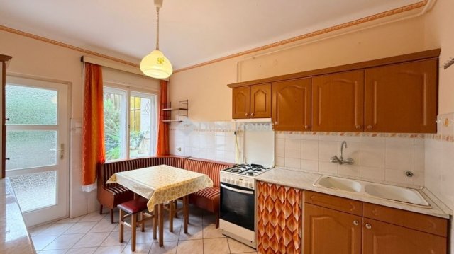 Eladó családi ház, Egerben 94.9 M Ft, 4 szobás