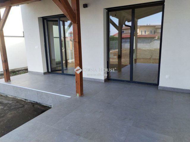 Eladó ikerház, Szegeden 170 M Ft, 6 szobás / költözzbe.hu