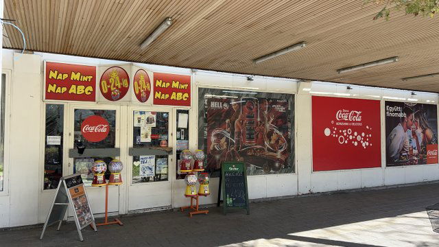 Eladó üzlethelyiség, Makón, Széchenyi téren 85 M Ft