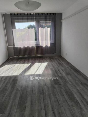 Eladó panellakás, Budapesten, III. kerületben 66.5 M Ft