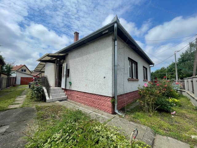 Eladó családi ház, Szolnokon 55 M Ft, 5 szobás