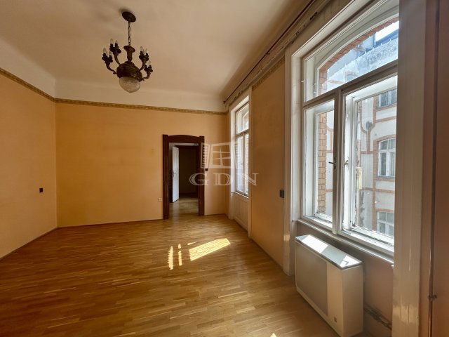 Eladó téglalakás, Budapesten, VI. kerületben, Bajza utcában