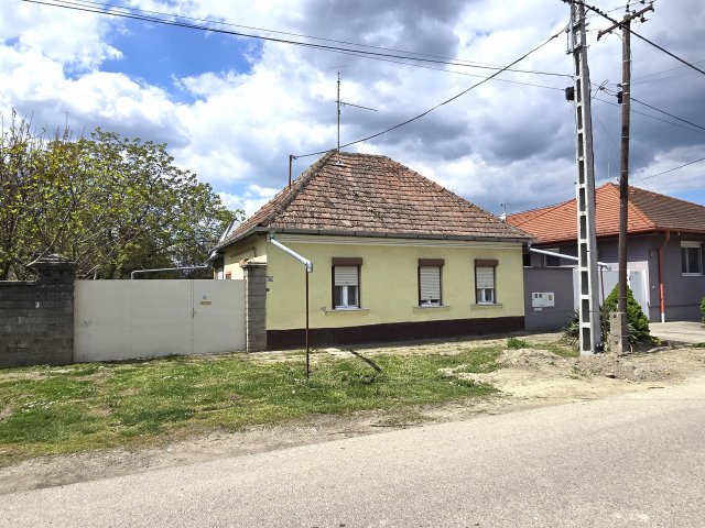 Eladó családi ház, Géderlakon 11.8 M Ft, 2 szobás