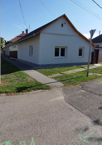 Eladó családi ház, Mezőtúron, Vi. utcában 22.8 M Ft