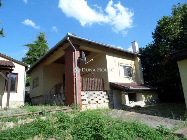 Eladó családi ház, Pécsett 120 M Ft, 5 szobás