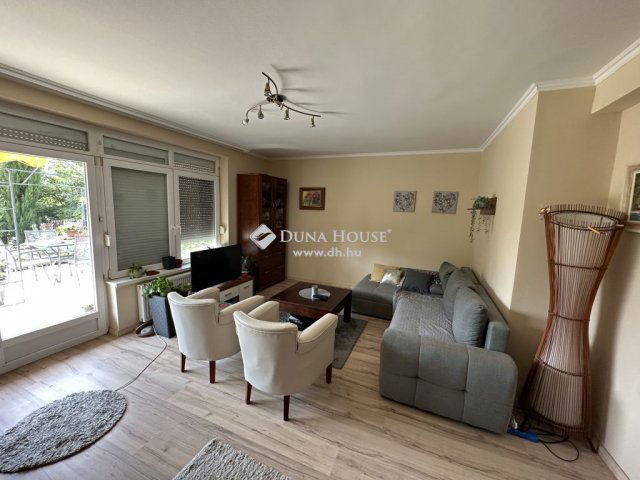 Eladó családi ház, Pécsett 133 M Ft, 4 szobás