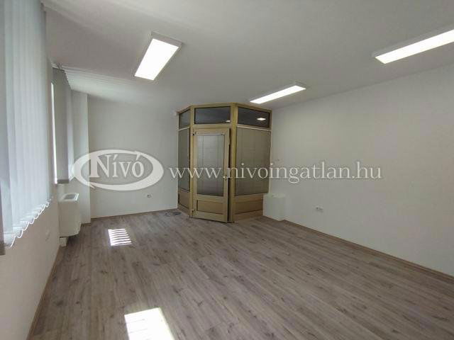 Kiadó iroda, Veszprémben 95 E Ft / hó, 1 szobás