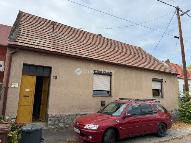 Eladó családi ház, Pécsett, Laskó utcában 50.5 M Ft, 2 szobás