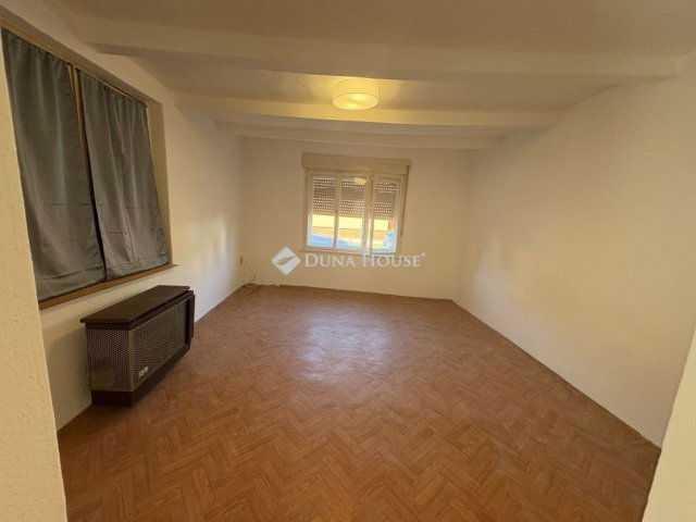 Eladó családi ház, Jászberényben 16.5 M Ft, 1 szobás