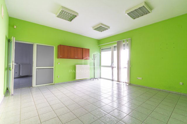 Kiadó üzlethelyiség, Veszprémben 135 E Ft / hó