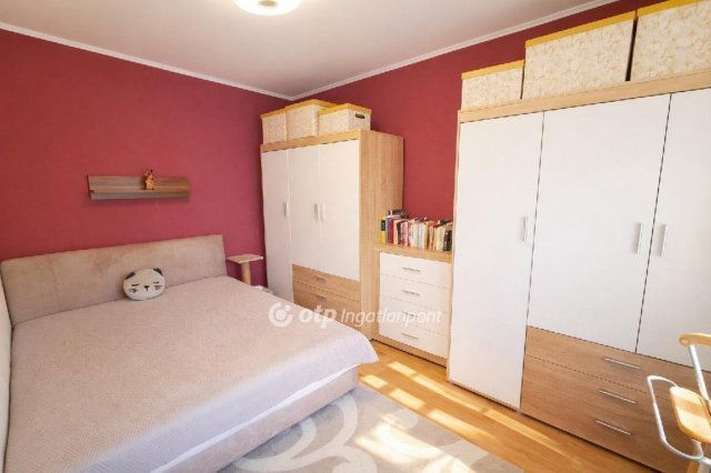 Eladó téglalakás, Szigetszentmiklóson 69.9 M Ft, 2 szobás