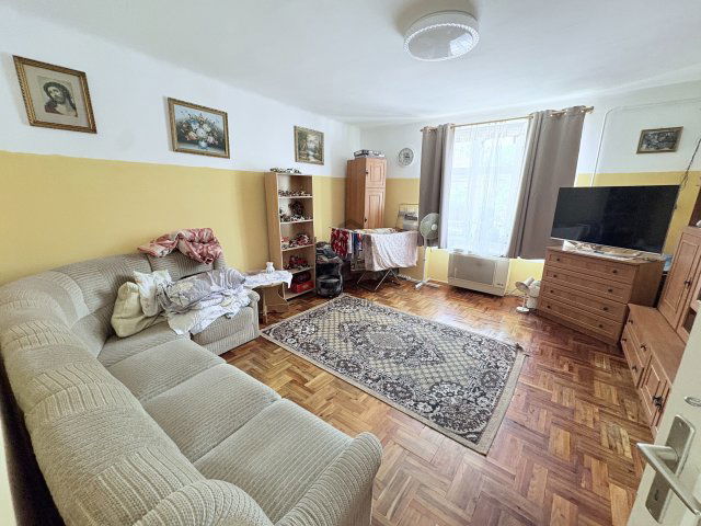 Eladó családi ház, Pécelen 39.8 M Ft, 2 szobás