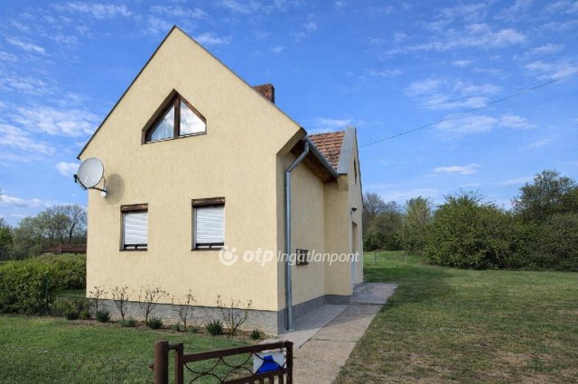 Eladó családi ház, Csörnyeföldön 31 M Ft, 3 szobás