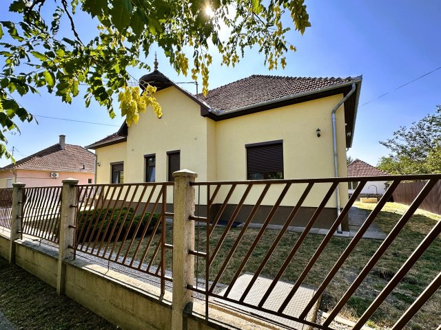 Eladó családi ház, Gyulán 160 M Ft, 4 szobás