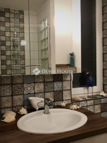 Eladó téglalakás, Budapesten, VIII. kerületben 104.7 M Ft