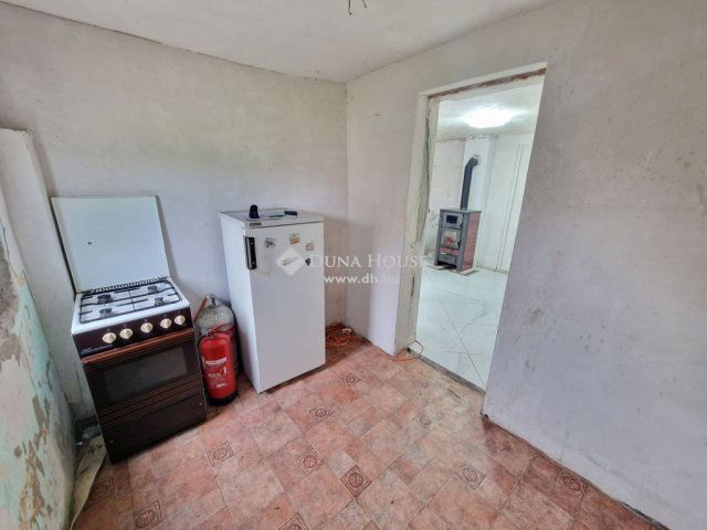 Eladó családi ház, Ercsiben 56.5 M Ft, 4 szobás