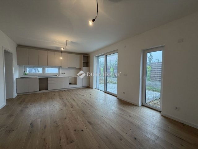 Eladó téglalakás, Balatonfüreden 139.9 M Ft, 3 szobás