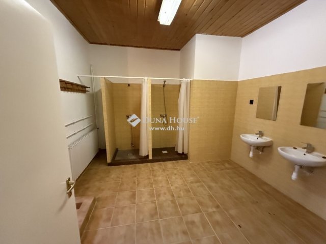 Eladó ipari ingatlan, Cegléden 99 M Ft / költözzbe.hu