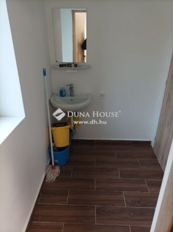 Kiadó iroda, Komlón 275 E Ft / hó / költözzbe.hu