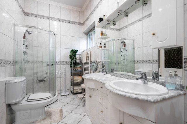 Eladó családi ház, Székesfehérvárott 285 M Ft, 6 szobás